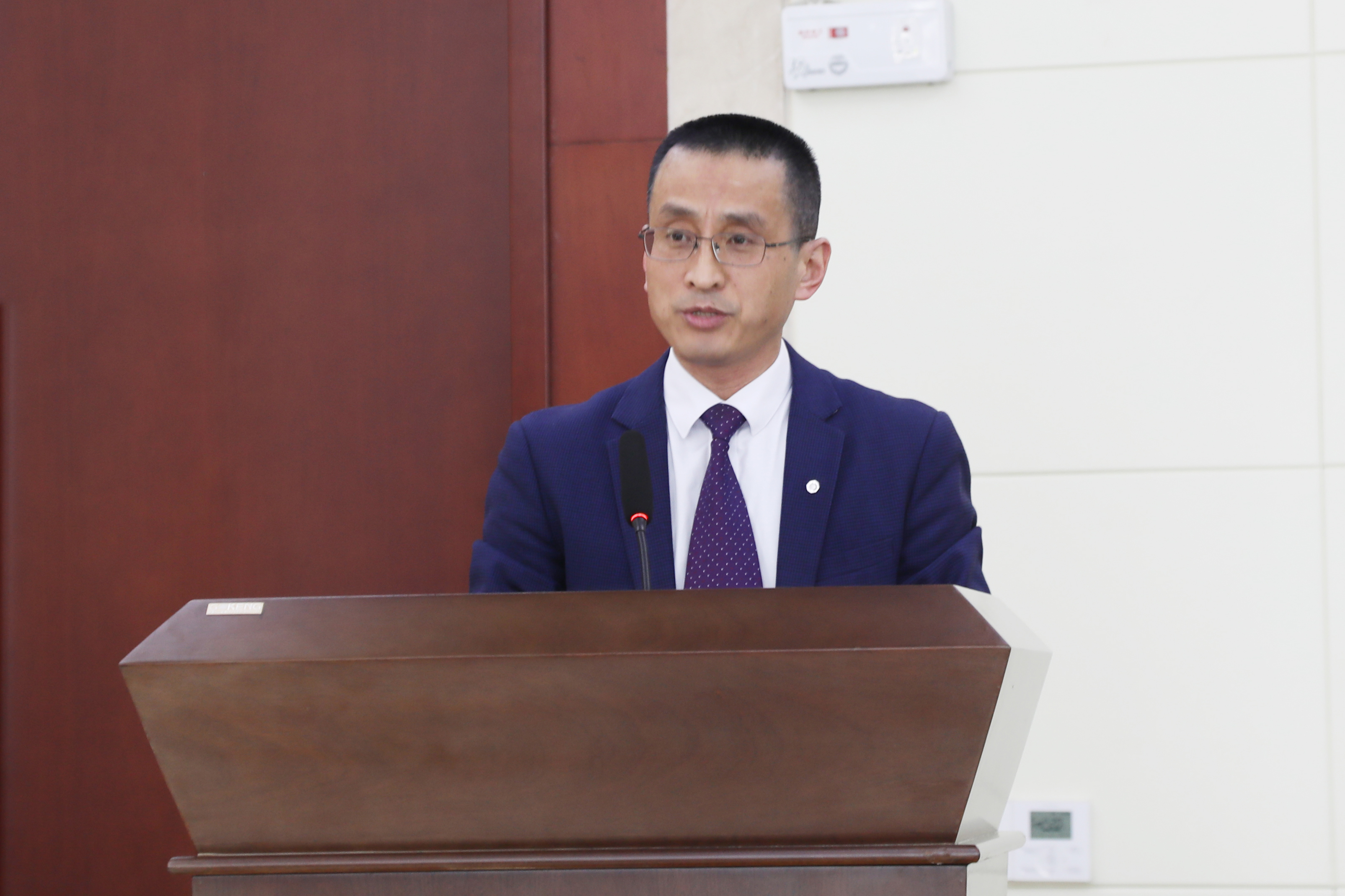 202102061613581612599238694116.jpg 王总作报告.JPG