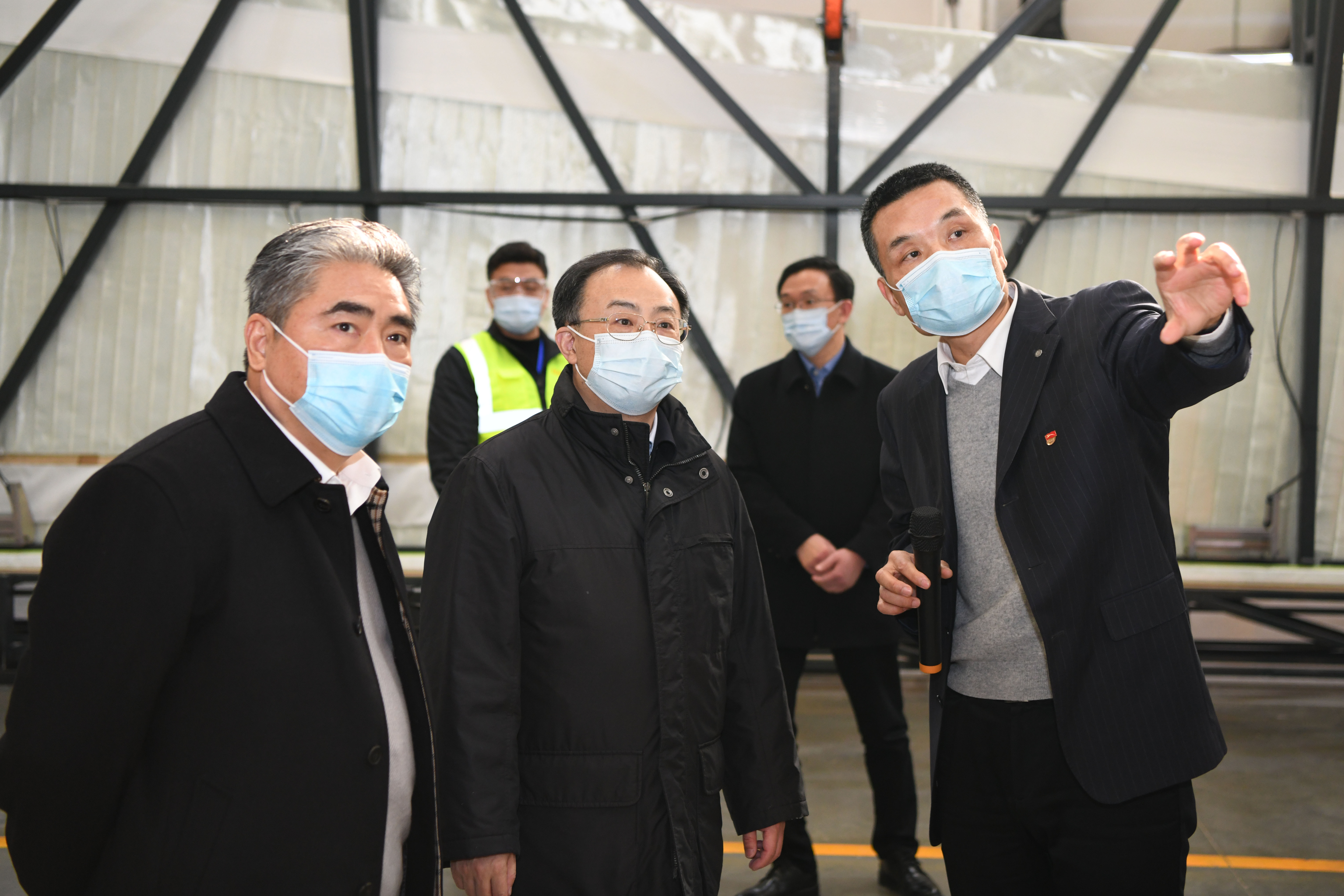 202102201638391613810319369289.jpg 副本-江苏省省长吴政隆调研中复连众风机叶片项目.jpg