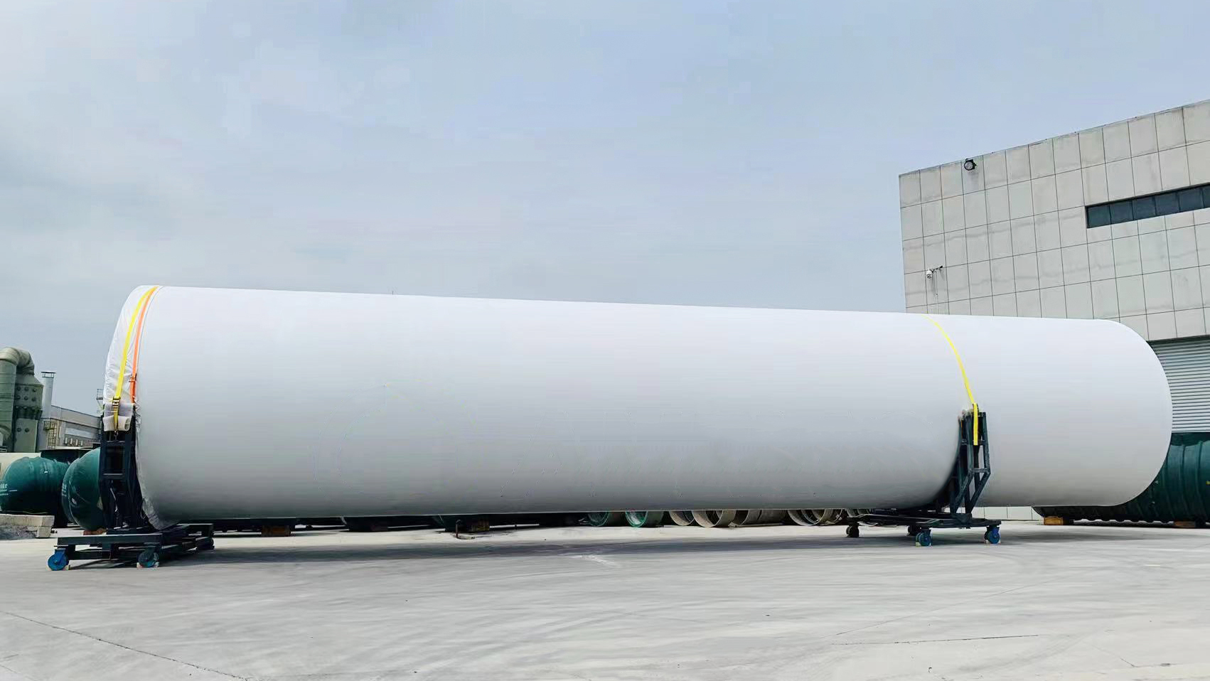 202205180909031652836143149565.jpg 国内首支船用旋筒风帆在中复连众成功下线-去logo.jpg